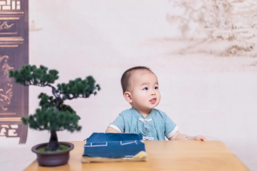 霍邱怀孕肚子中间凹两边凸